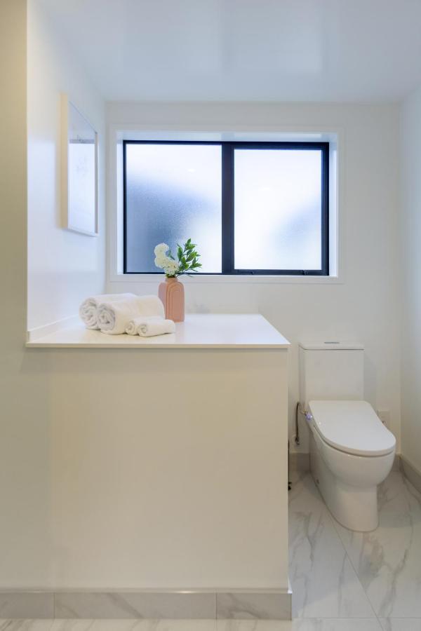 Inner Luxury 2 Bedroom 2 Bathroom *