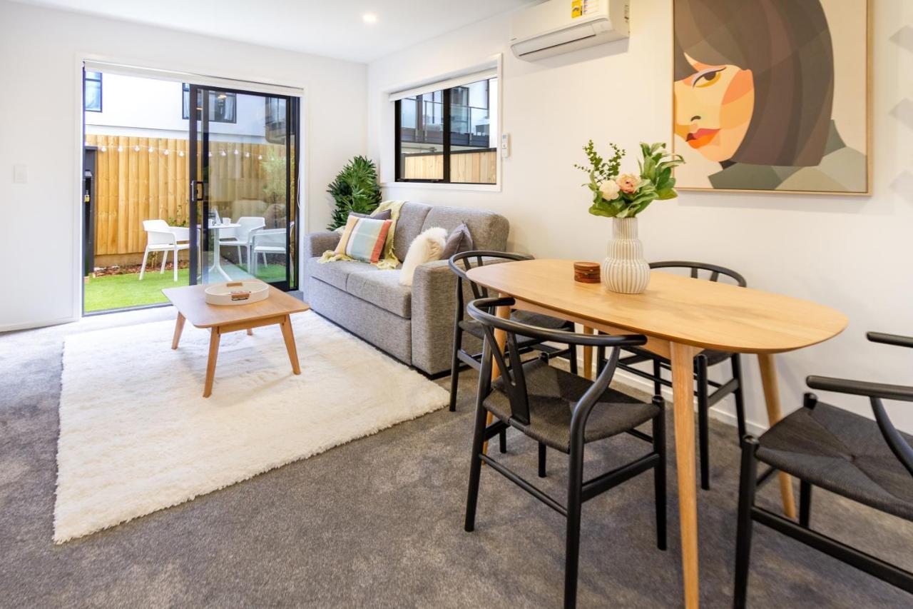 Inner Luxury 2 Bedroom 2 Bathroom *